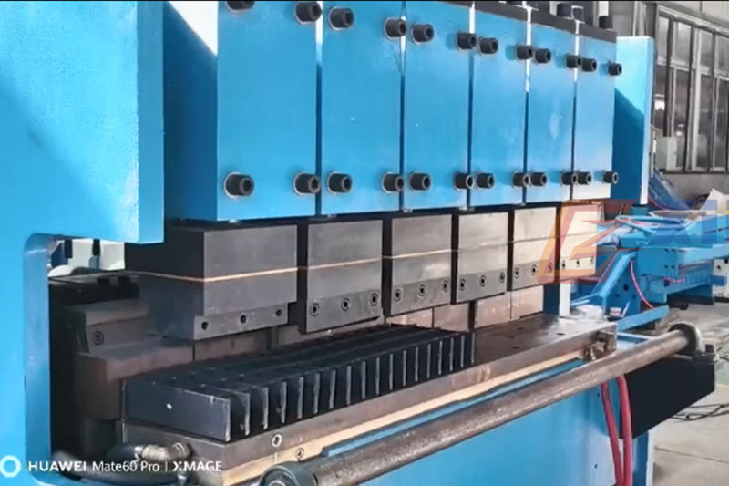 Binding bar welding machine